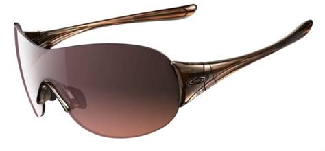 Styling and Profiling: Oakley MISS CONDUCT .